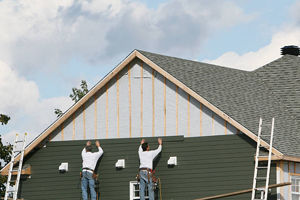 Professional Siding Contractor technician working in Colchester, IL